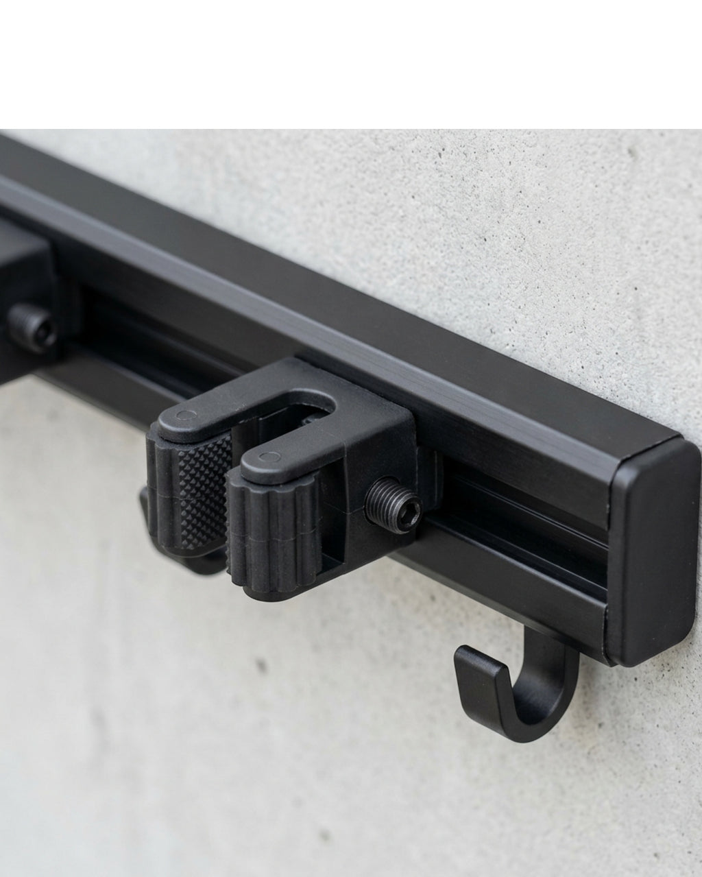 Vurda Aluminum Slide Rail Three Grips Four Hooks Matte Black 42 cm - Detail view