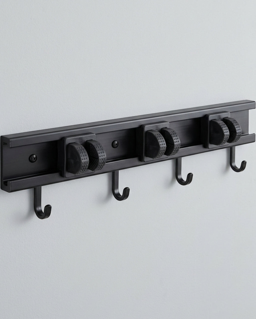 Vurda Aluminum Slide Rail Three Grips Four Hooks Matte Black 42 cm - Lifestyle view